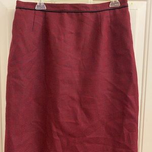 Kasper Red and Black Houndstooth Pattern Skirt w/ Back Slit, Knee Length Skirt